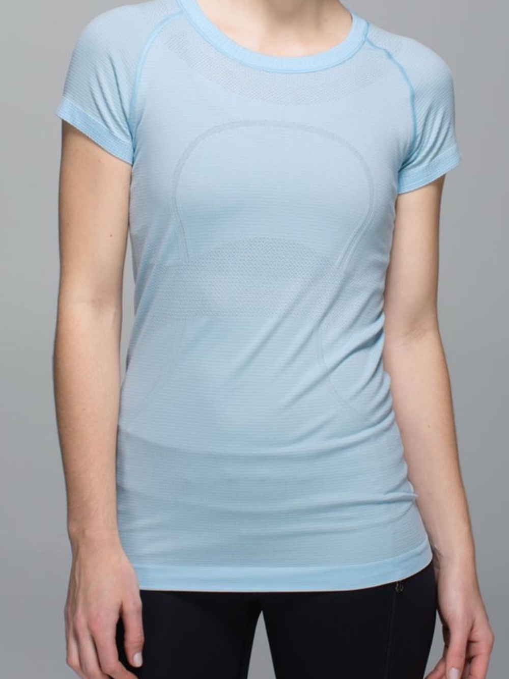Lululemon Run Swiftly Tech Short Sleeve Crew
Heathered Caspian Blue size 2